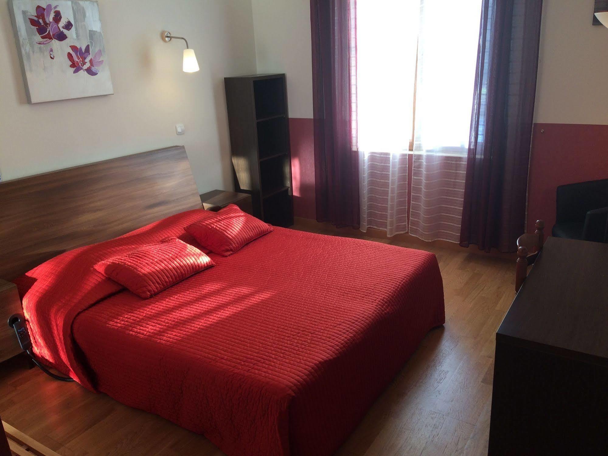 Logis Hotel Le Chantoiseau Chaumont-sur-Aire Ngoại thất bức ảnh
